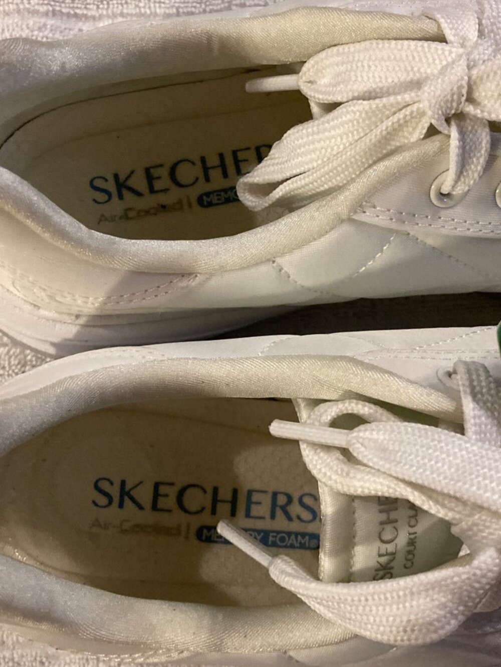 Skechers Women's Vegan Air-Cooled Memory Foam Quilted White Sneakers Size 8 New - Picture 4 of 11